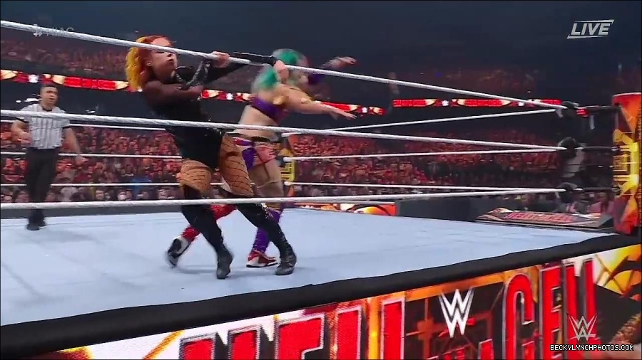 WWE_Hell_In_A_Cell_2022_720p_WEB_h264-HEEL_mp4_001865954.jpg