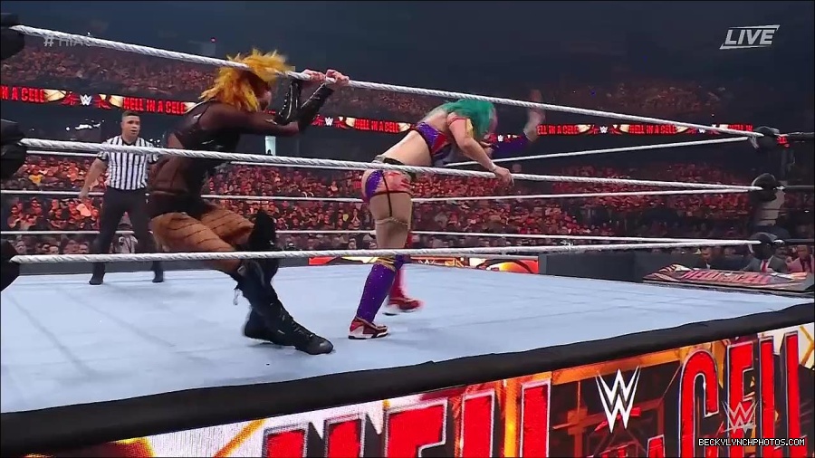 WWE_Hell_In_A_Cell_2022_720p_WEB_h264-HEEL_mp4_001866354.jpg