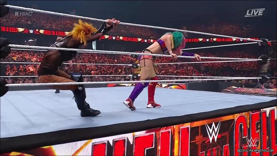 WWE_Hell_In_A_Cell_2022_720p_WEB_h264-HEEL_mp4_001866754.jpg
