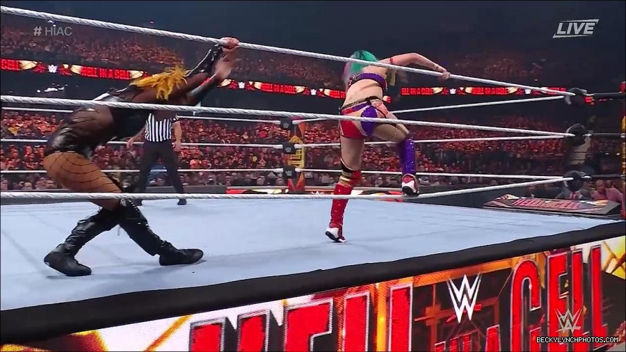 WWE_Hell_In_A_Cell_2022_720p_WEB_h264-HEEL_mp4_001867554.jpg