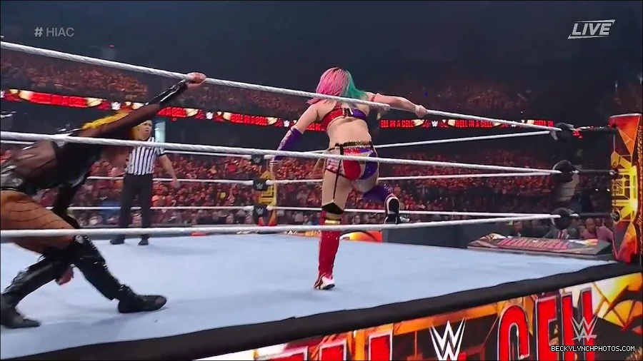 WWE_Hell_In_A_Cell_2022_720p_WEB_h264-HEEL_mp4_001867954.jpg