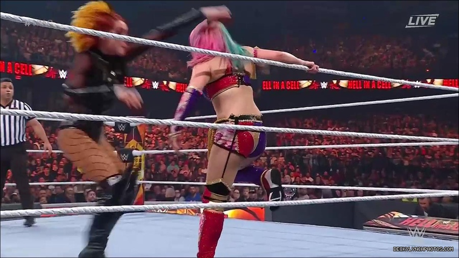 WWE_Hell_In_A_Cell_2022_720p_WEB_h264-HEEL_mp4_001868754.jpg