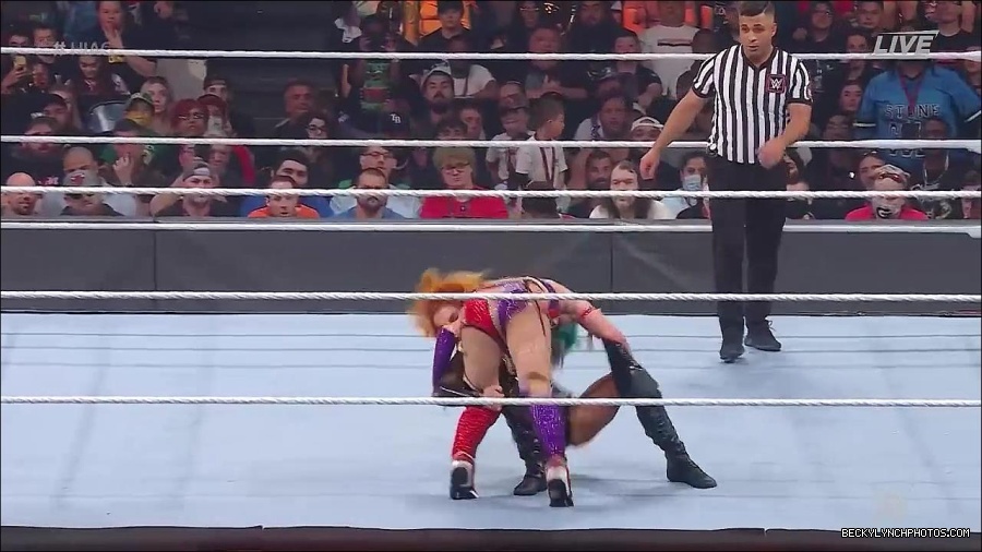 WWE_Hell_In_A_Cell_2022_720p_WEB_h264-HEEL_mp4_001869554.jpg