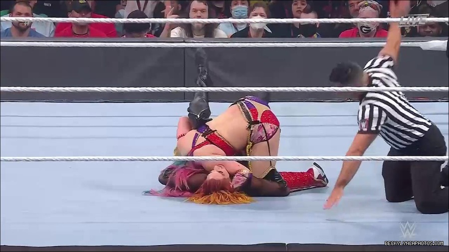 WWE_Hell_In_A_Cell_2022_720p_WEB_h264-HEEL_mp4_001873954.jpg