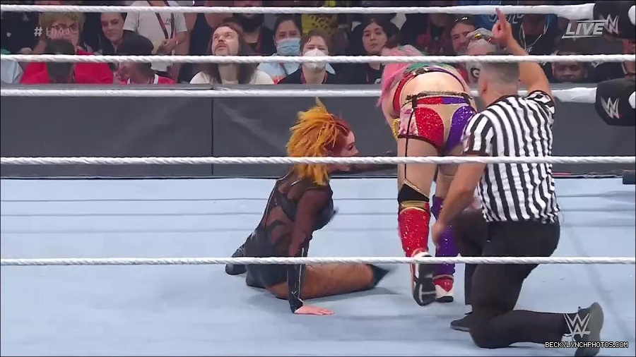 WWE_Hell_In_A_Cell_2022_720p_WEB_h264-HEEL_mp4_001876354.jpg
