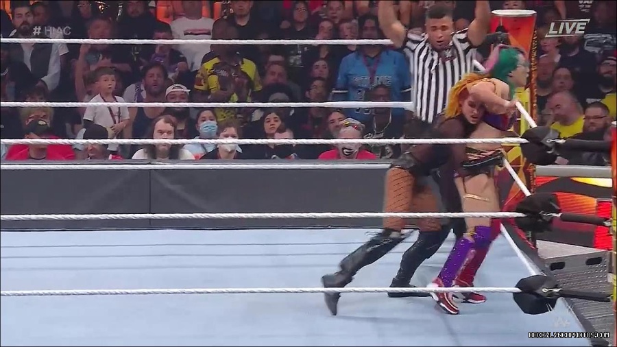 WWE_Hell_In_A_Cell_2022_720p_WEB_h264-HEEL_mp4_001877954.jpg