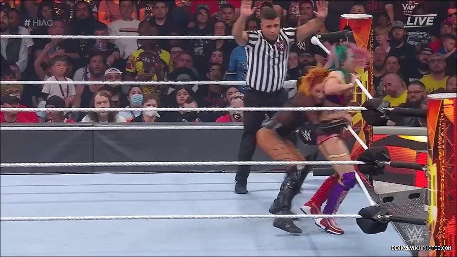 WWE_Hell_In_A_Cell_2022_720p_WEB_h264-HEEL_mp4_001878354.jpg