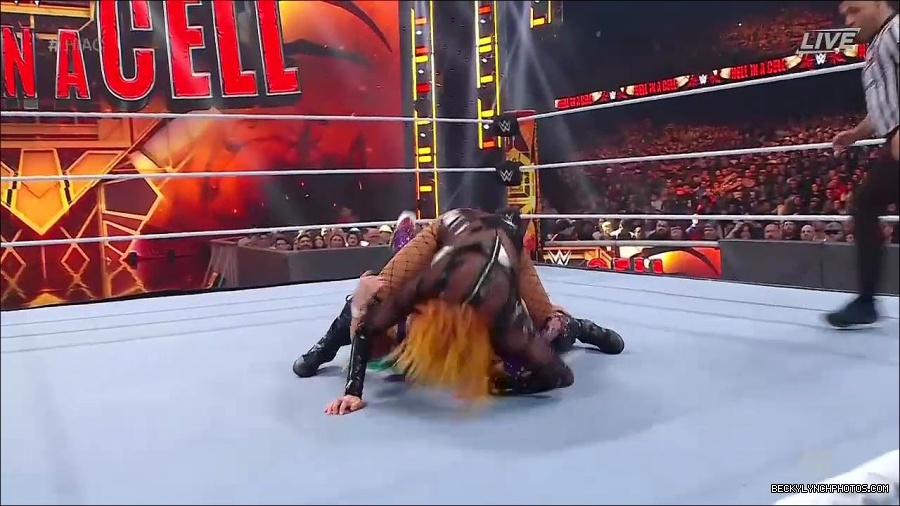 WWE_Hell_In_A_Cell_2022_720p_WEB_h264-HEEL_mp4_001879554.jpg