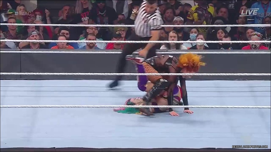 WWE_Hell_In_A_Cell_2022_720p_WEB_h264-HEEL_mp4_001879954.jpg