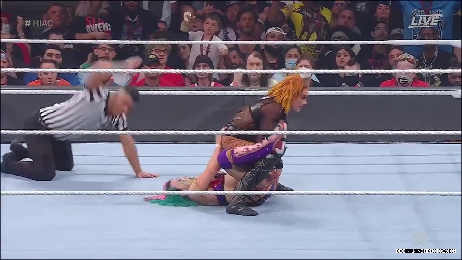 WWE_Hell_In_A_Cell_2022_720p_WEB_h264-HEEL_mp4_001881154.jpg