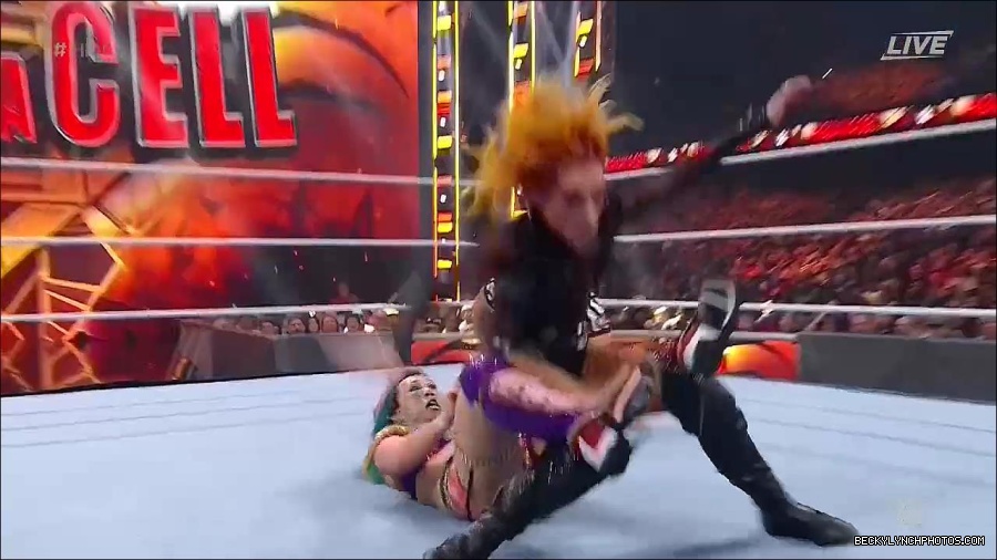 WWE_Hell_In_A_Cell_2022_720p_WEB_h264-HEEL_mp4_001881554.jpg