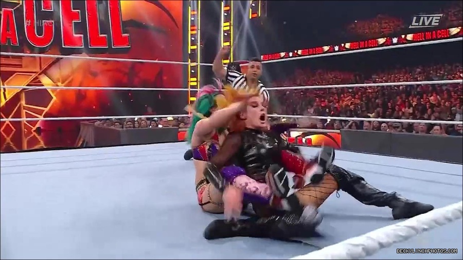 WWE_Hell_In_A_Cell_2022_720p_WEB_h264-HEEL_mp4_001881954.jpg