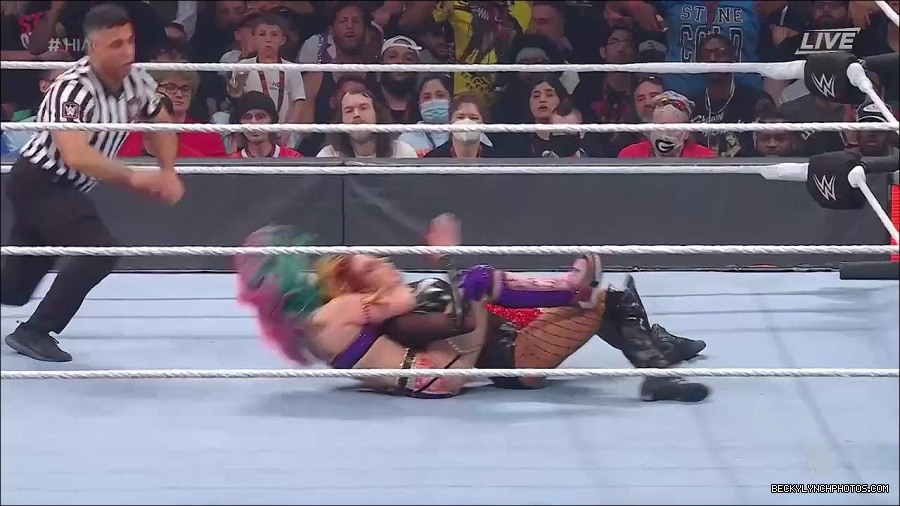 WWE_Hell_In_A_Cell_2022_720p_WEB_h264-HEEL_mp4_001882354.jpg