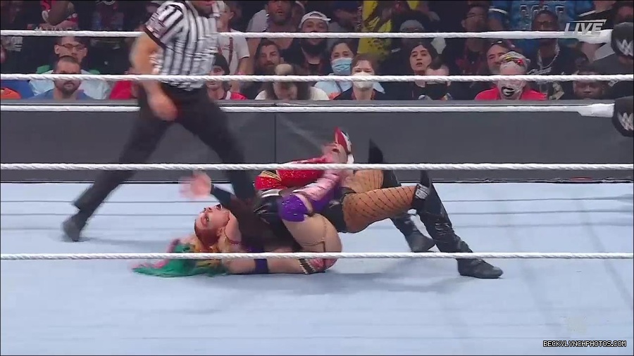 WWE_Hell_In_A_Cell_2022_720p_WEB_h264-HEEL_mp4_001882754.jpg