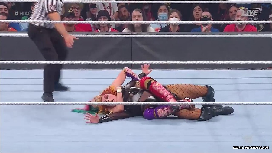 WWE_Hell_In_A_Cell_2022_720p_WEB_h264-HEEL_mp4_001883554.jpg