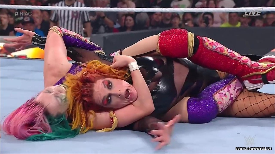 WWE_Hell_In_A_Cell_2022_720p_WEB_h264-HEEL_mp4_001885954.jpg