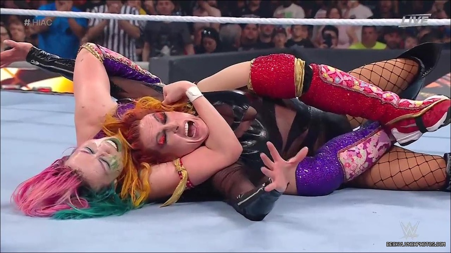 WWE_Hell_In_A_Cell_2022_720p_WEB_h264-HEEL_mp4_001887554.jpg
