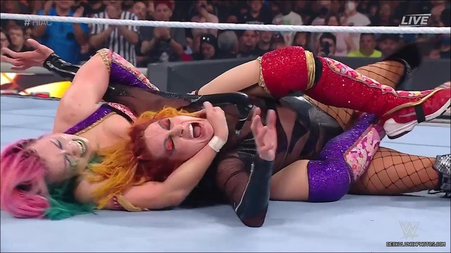 WWE_Hell_In_A_Cell_2022_720p_WEB_h264-HEEL_mp4_001888354.jpg