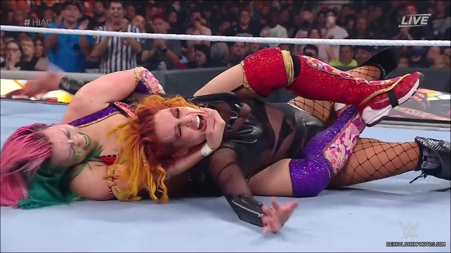 WWE_Hell_In_A_Cell_2022_720p_WEB_h264-HEEL_mp4_001888754.jpg