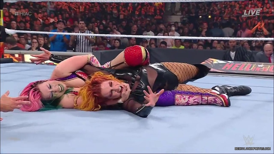 WWE_Hell_In_A_Cell_2022_720p_WEB_h264-HEEL_mp4_001891554.jpg
