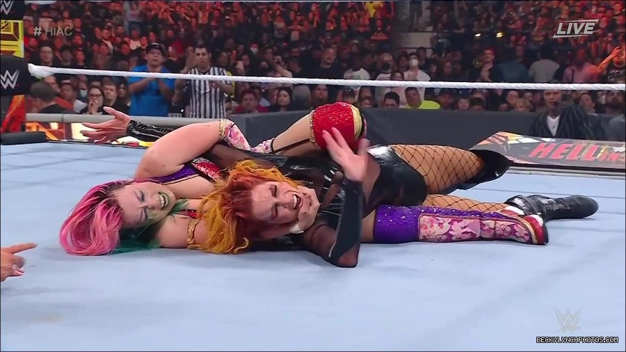 WWE_Hell_In_A_Cell_2022_720p_WEB_h264-HEEL_mp4_001891954.jpg