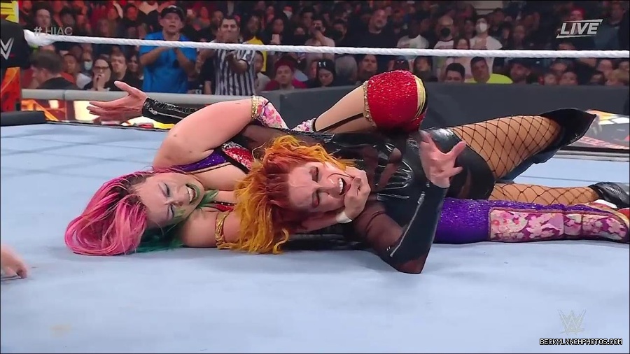 WWE_Hell_In_A_Cell_2022_720p_WEB_h264-HEEL_mp4_001892754.jpg