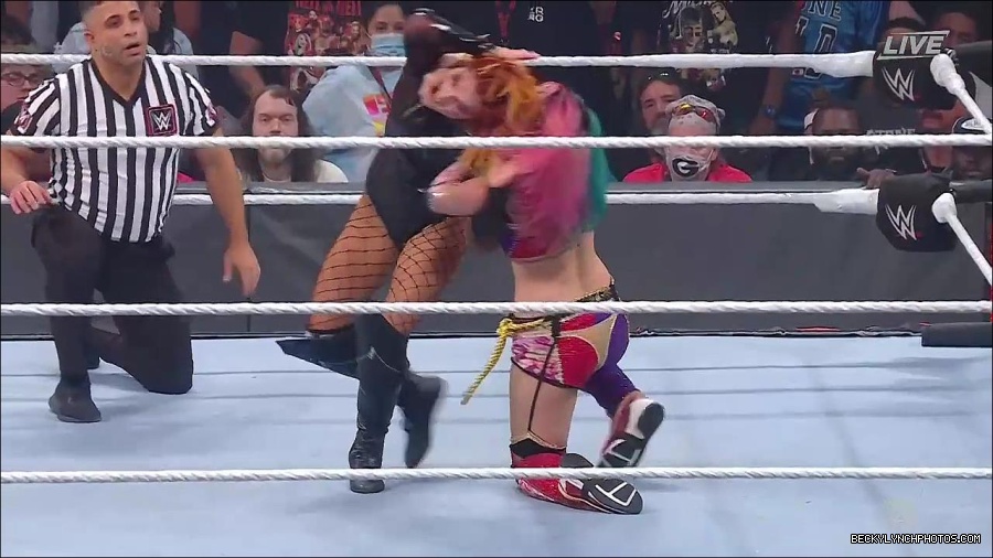 WWE_Hell_In_A_Cell_2022_720p_WEB_h264-HEEL_mp4_001900754.jpg