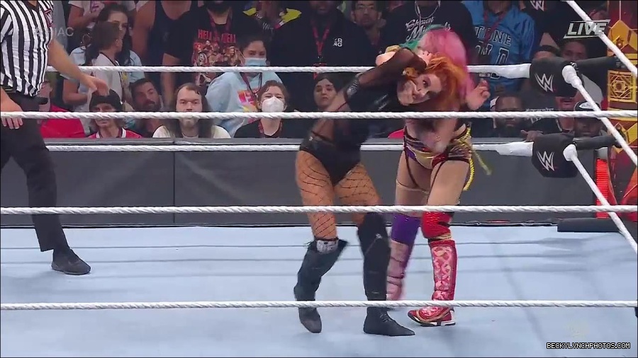 WWE_Hell_In_A_Cell_2022_720p_WEB_h264-HEEL_mp4_001901554.jpg
