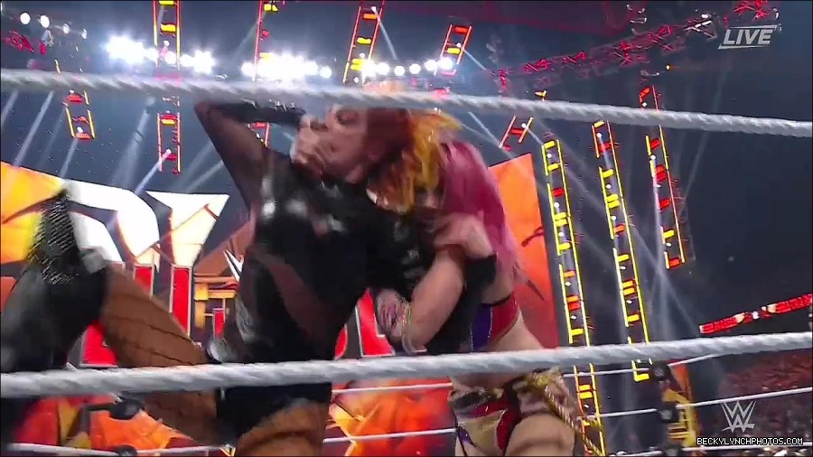 WWE_Hell_In_A_Cell_2022_720p_WEB_h264-HEEL_mp4_001902754.jpg