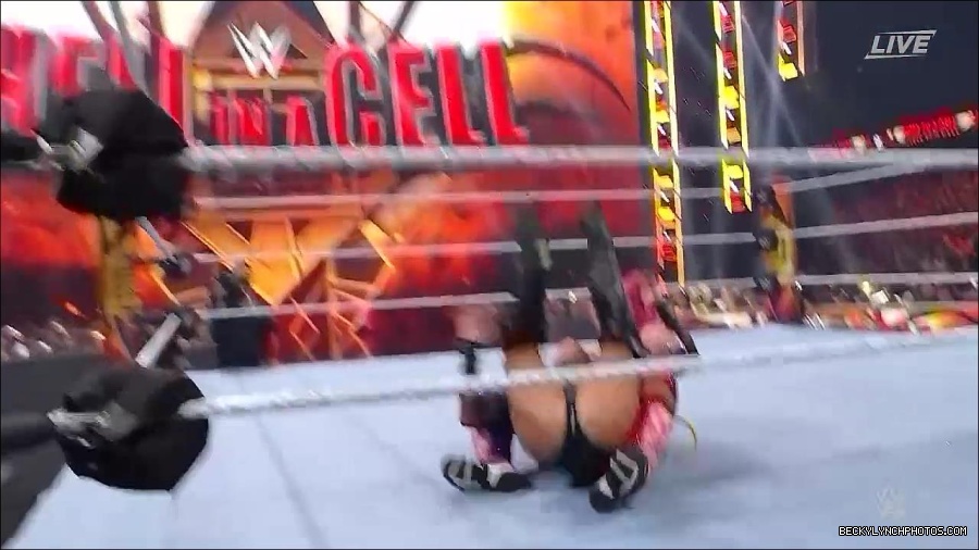 WWE_Hell_In_A_Cell_2022_720p_WEB_h264-HEEL_mp4_001903954.jpg