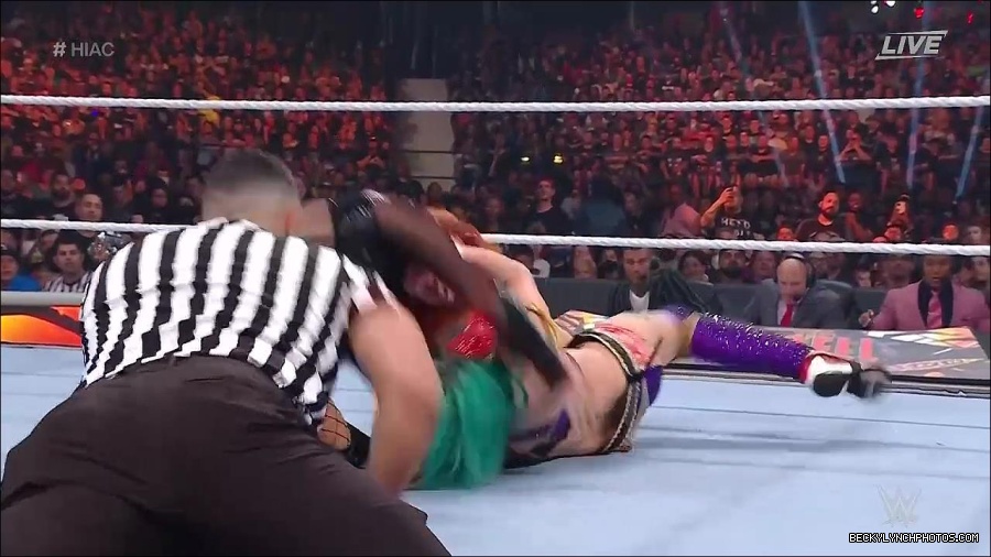 WWE_Hell_In_A_Cell_2022_720p_WEB_h264-HEEL_mp4_001907154.jpg