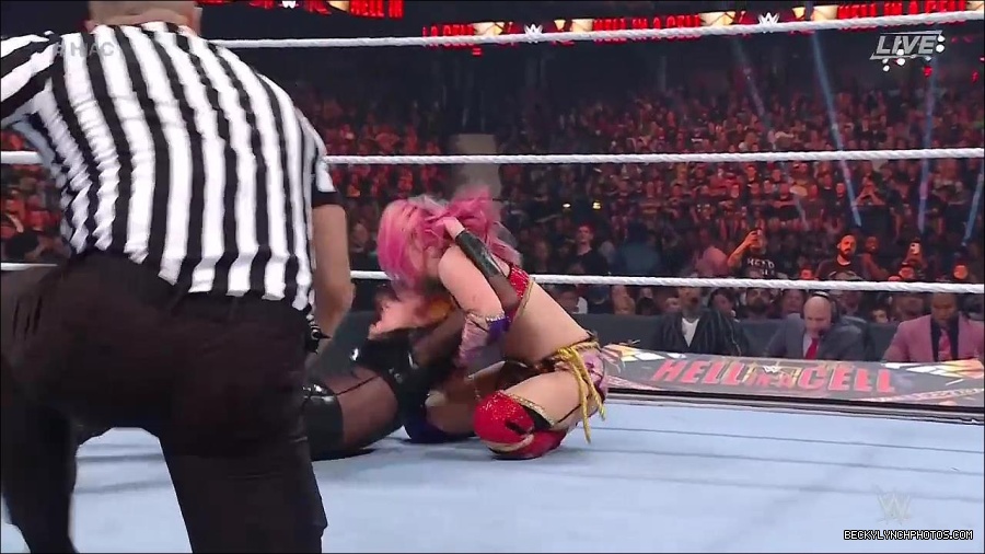 WWE_Hell_In_A_Cell_2022_720p_WEB_h264-HEEL_mp4_001907954.jpg
