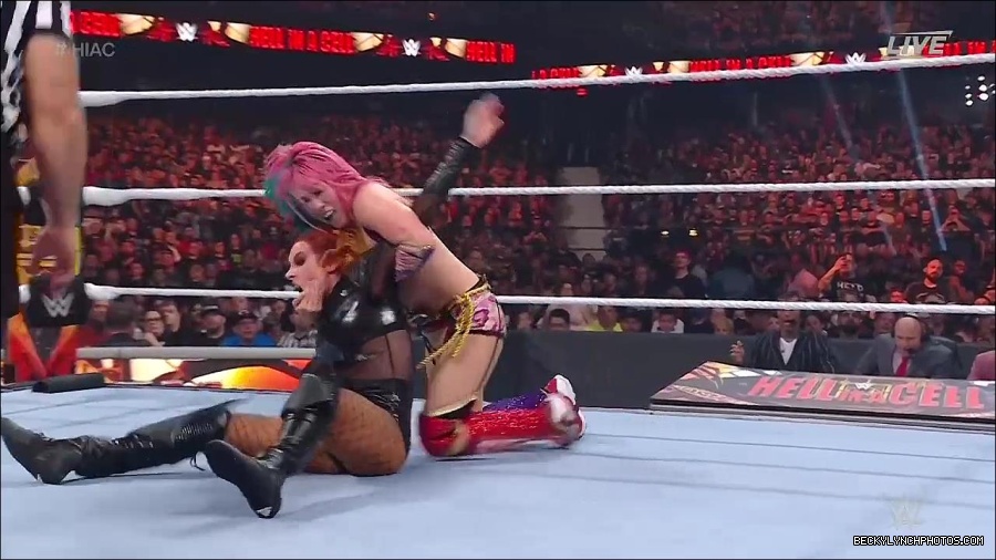 WWE_Hell_In_A_Cell_2022_720p_WEB_h264-HEEL_mp4_001908754.jpg