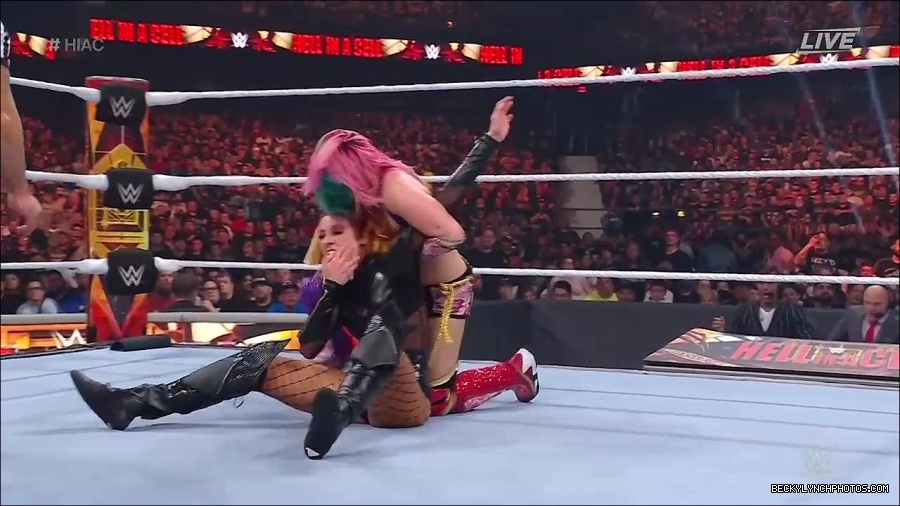 WWE_Hell_In_A_Cell_2022_720p_WEB_h264-HEEL_mp4_001909154.jpg