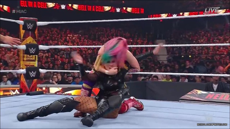WWE_Hell_In_A_Cell_2022_720p_WEB_h264-HEEL_mp4_001909554.jpg