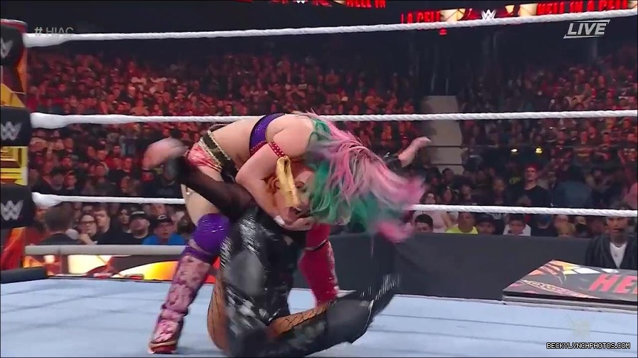 WWE_Hell_In_A_Cell_2022_720p_WEB_h264-HEEL_mp4_001909954.jpg