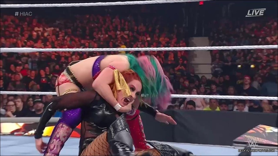 WWE_Hell_In_A_Cell_2022_720p_WEB_h264-HEEL_mp4_001910354.jpg