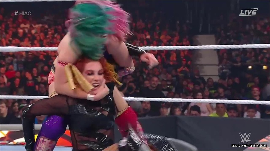 WWE_Hell_In_A_Cell_2022_720p_WEB_h264-HEEL_mp4_001910754.jpg