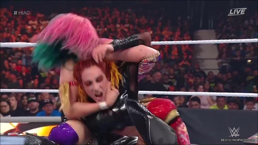 WWE_Hell_In_A_Cell_2022_720p_WEB_h264-HEEL_mp4_001911954.jpg