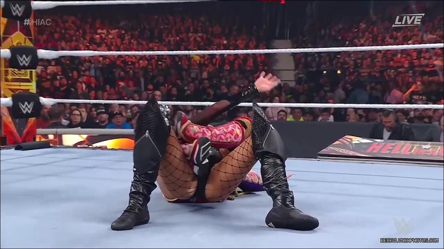 WWE_Hell_In_A_Cell_2022_720p_WEB_h264-HEEL_mp4_001913554.jpg