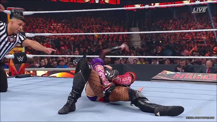 WWE_Hell_In_A_Cell_2022_720p_WEB_h264-HEEL_mp4_001914354.jpg