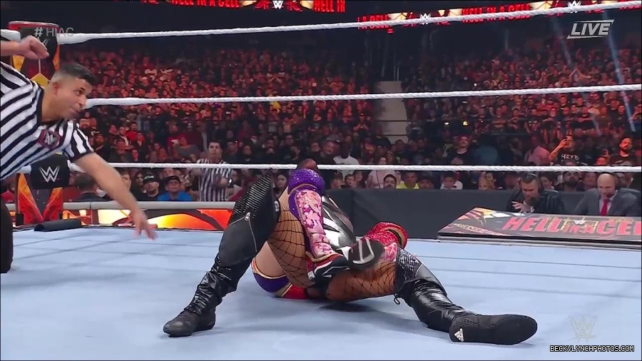 WWE_Hell_In_A_Cell_2022_720p_WEB_h264-HEEL_mp4_001914754.jpg