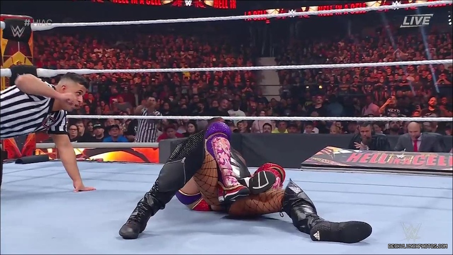 WWE_Hell_In_A_Cell_2022_720p_WEB_h264-HEEL_mp4_001915154.jpg