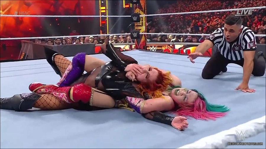WWE_Hell_In_A_Cell_2022_720p_WEB_h264-HEEL_mp4_001915954.jpg