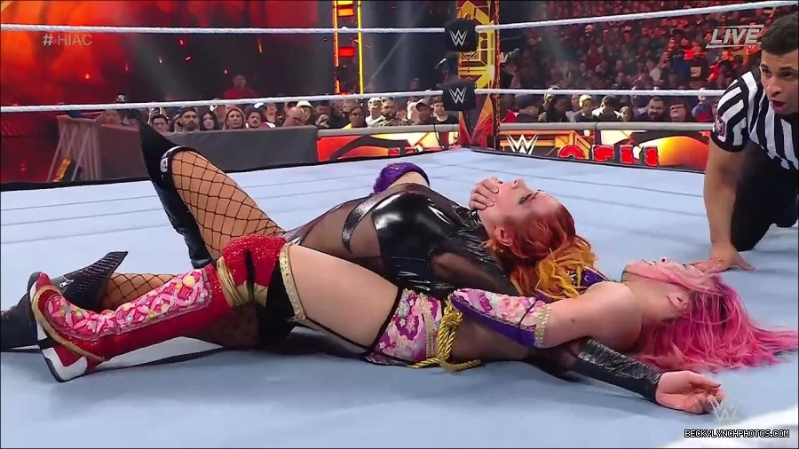 WWE_Hell_In_A_Cell_2022_720p_WEB_h264-HEEL_mp4_001919154.jpg