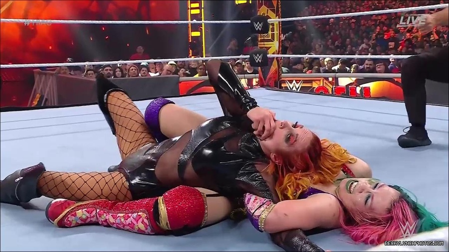WWE_Hell_In_A_Cell_2022_720p_WEB_h264-HEEL_mp4_001920754.jpg