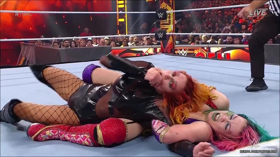 WWE_Hell_In_A_Cell_2022_720p_WEB_h264-HEEL_mp4_001921154.jpg