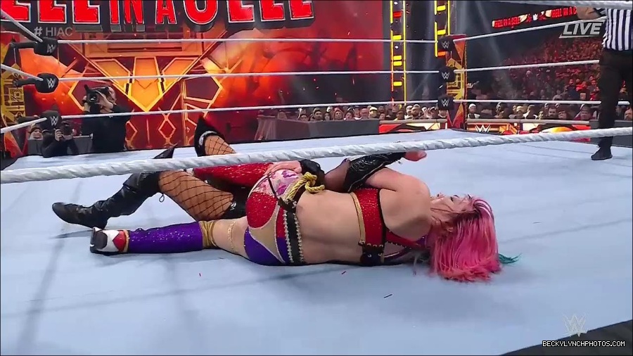 WWE_Hell_In_A_Cell_2022_720p_WEB_h264-HEEL_mp4_001924354.jpg