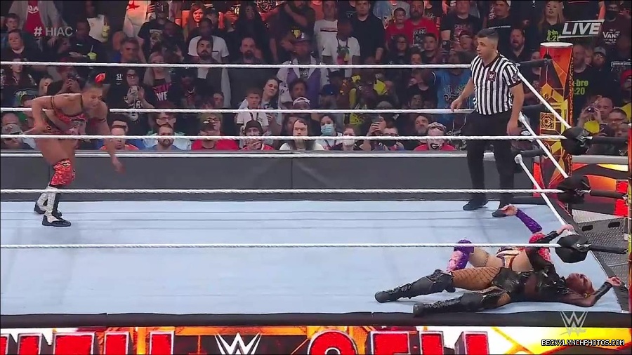 WWE_Hell_In_A_Cell_2022_720p_WEB_h264-HEEL_mp4_001927154.jpg
