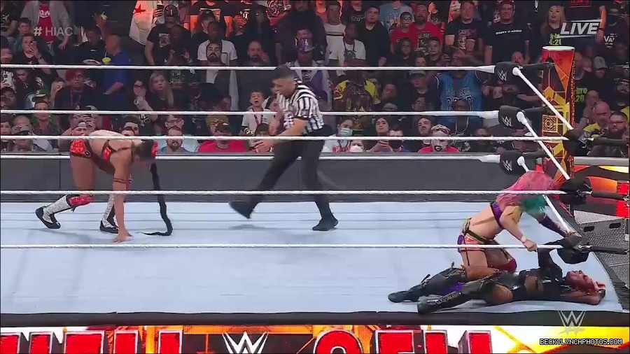 WWE_Hell_In_A_Cell_2022_720p_WEB_h264-HEEL_mp4_001929554.jpg
